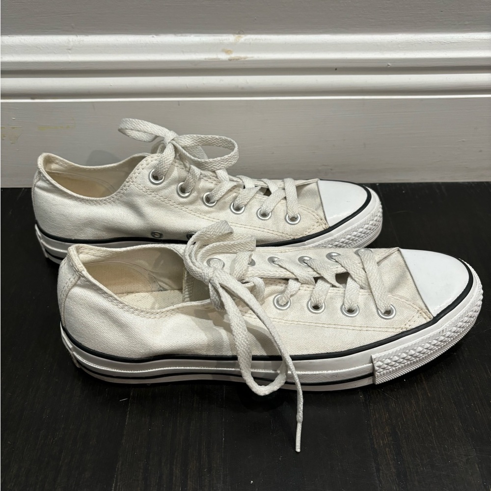 COPY - Women’s White Converse size 8.5